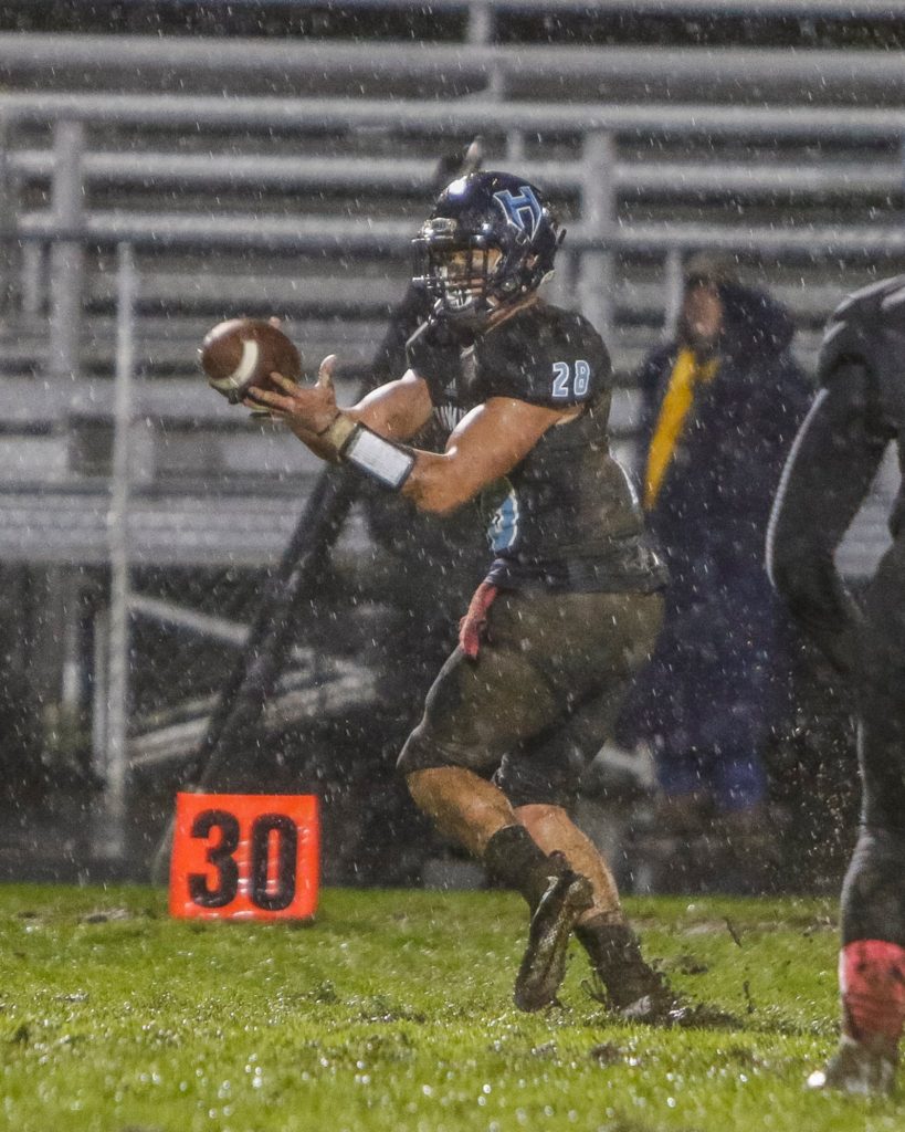 Hockinson running back Gannon Kytola (28) catches a pass from quarterback Canon Racanelli.. Photo by Mike Schultz.