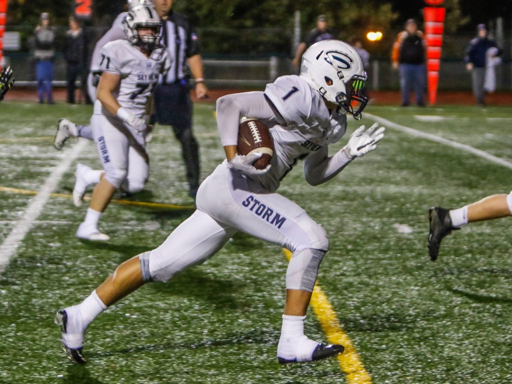 Skyview running back Angelo Sarchi (1) scores a touchdown against Union. Photo by Mike Schultz