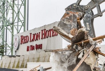 Demo crews knock down most of iconic Red Lion at the Quay hotel, make way for mixed-use redevelopment, new hotel on Vancouver’s Columbia River waterfront