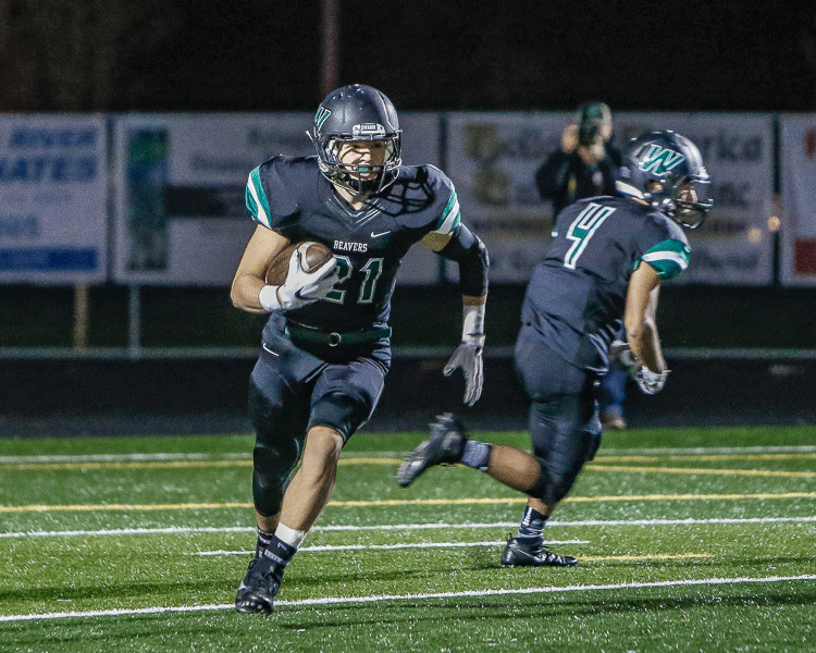 Woodland running back Tyler Flanagan (21) had 159 yards from scrimmage and two touchdowns in the Beavers’ win over Washougal last week. Photo by Mike Schultz