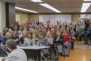 Battle Ground community shows up to support teachers at school board meeting