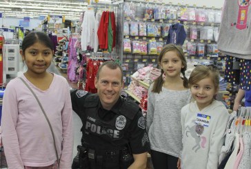 Battle Ground children shop with a cop