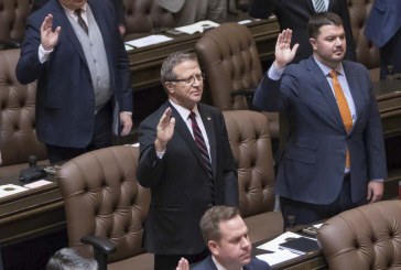 Rep. Larry Hoff takes oath of office