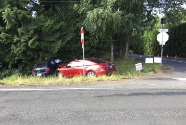 Two-car crash injures Battle Ground teen