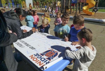 Ridgefield students show support against bullying