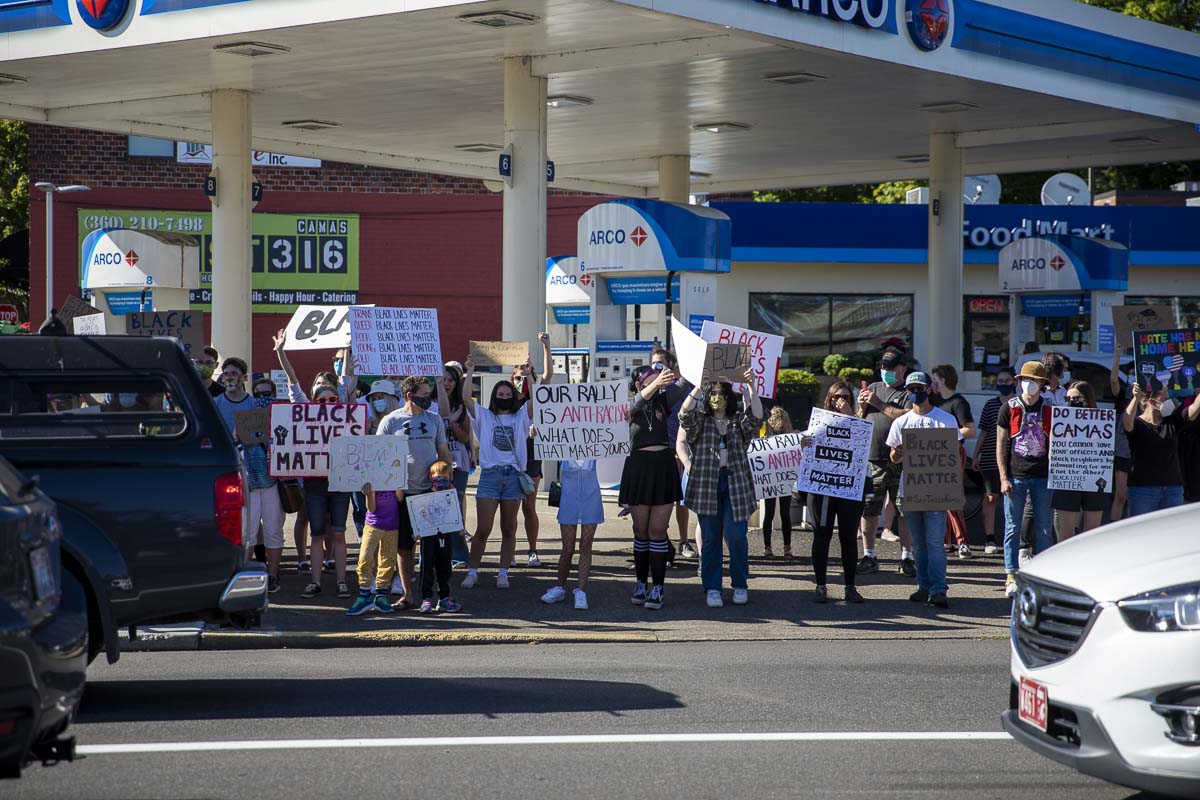 The Black Lives Matter supporters moved from the library to just in front of the Arco Station on NE 3rd Avenue and NE Dallas Street. Photo by Jacob Granneman