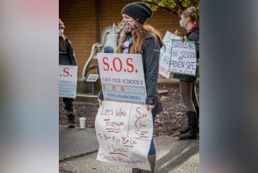 Camas parents hold first of three planned rallies promoting in-person instruction
