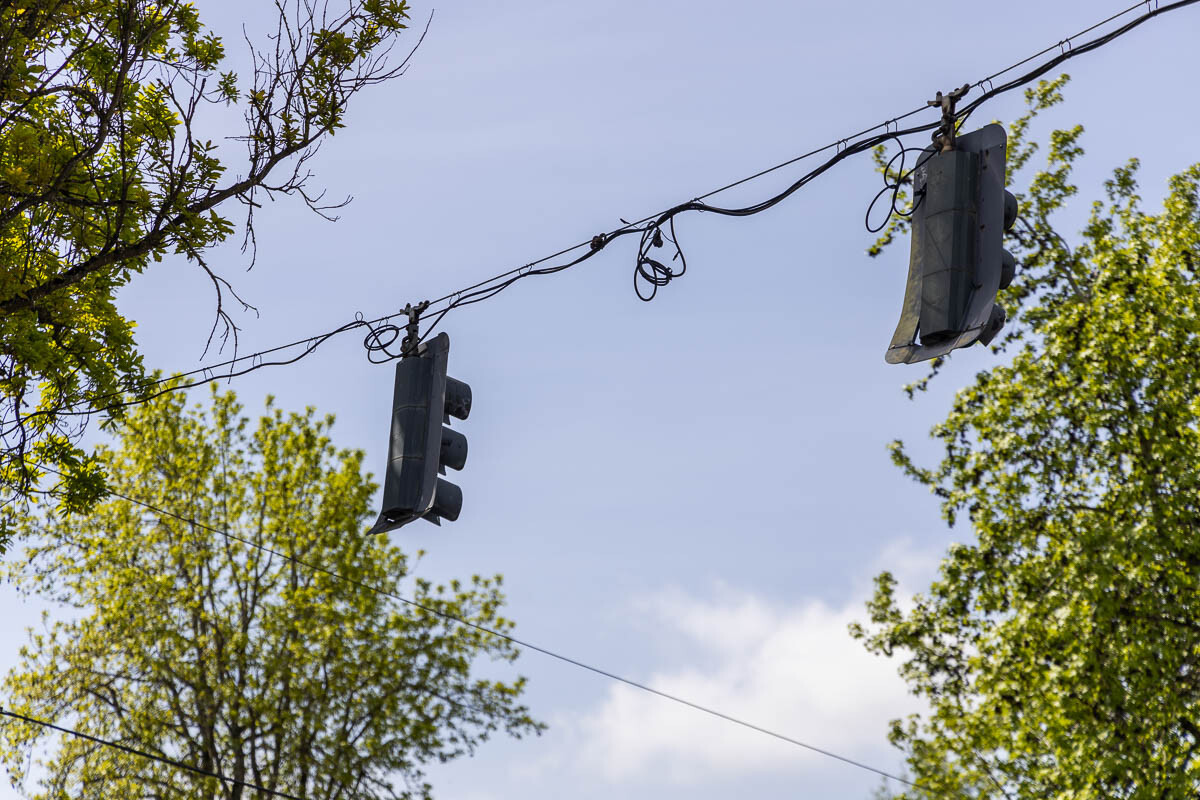 Currently, trucks hauling oversized loads from the Port of Vancouver heading to I-5 often navigate around sections of Mill Plain because of existing high points in the roadway and low-hanging traffic lights. Photo by Jacob Granneman