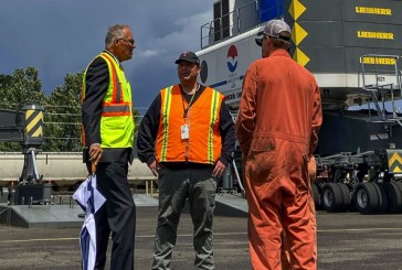 Governor tours wind blades at Port of Vancouver USA