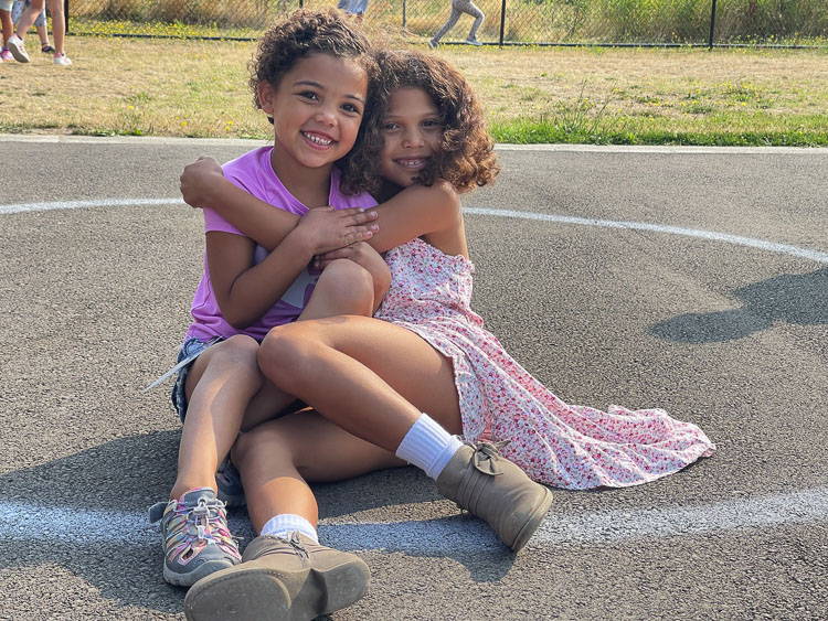 Sisters Hensley (left) and Corayln Hulegaard enjoying some time together at recess. Photo courtesy of Ridgefield School District