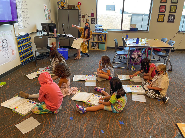 Teacher Shaniah Haughton leads students in a reading and phonics lesson. Photo courtesy of Ridgefield School District