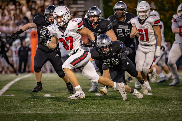 Jon Schutlz of Camas rushed for 165 yards against Union on Friday, giving him 329 yards in the last two weeks, both victories for the Papermakers en route to the 4A GSHL title. Photo courtesy Heather Tianen