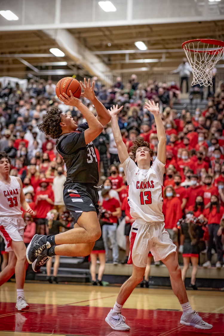 Union’s Yanni Fassillis scored a game-high 24 points Tuesday against Camas. Union fell by three points, but the Titans will get another shot at the Papermakers on Wednesday night in a game for seeding to the postseason. Photo courtesy Heather Tianen