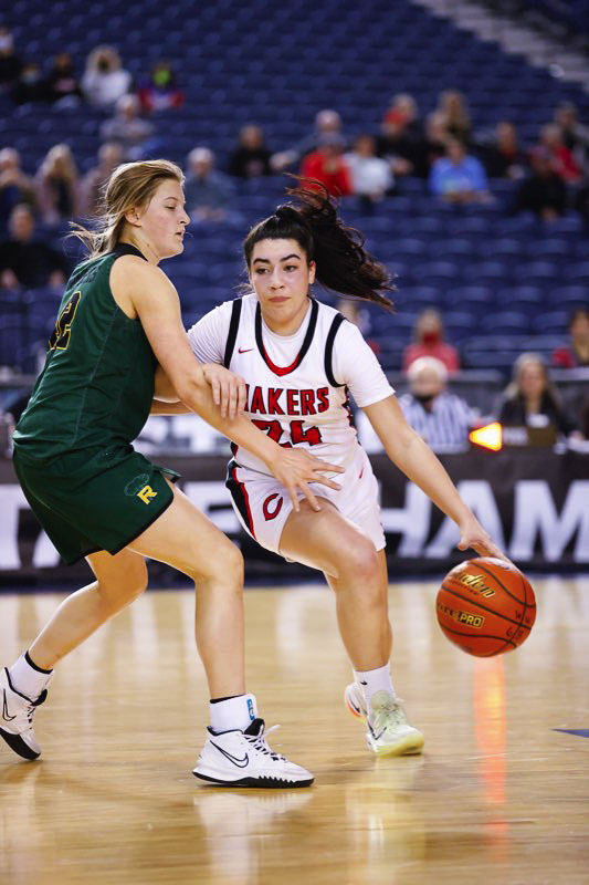 Camas’ Ava Smith finished the season strong with 12 points and two steals in the Papermakers’ win over Richland on Saturday. Photo by Heather Tianen