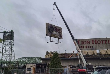 Iconic Red Lion Hotel at the Quay sign taken down