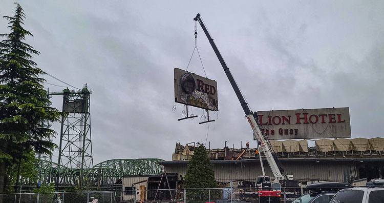 Crews from Keystone Contracting and Barnhart Crane worked to take down the iconic Red Lion Hotel sign on Thursday. Photo by Paul Valencia