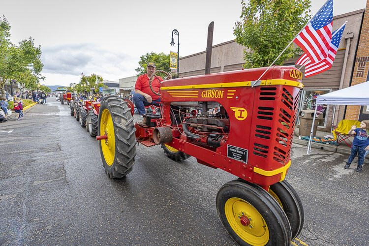 Dale Boon shows off his Gibson tractor. Photo courtesy Mike Schultz