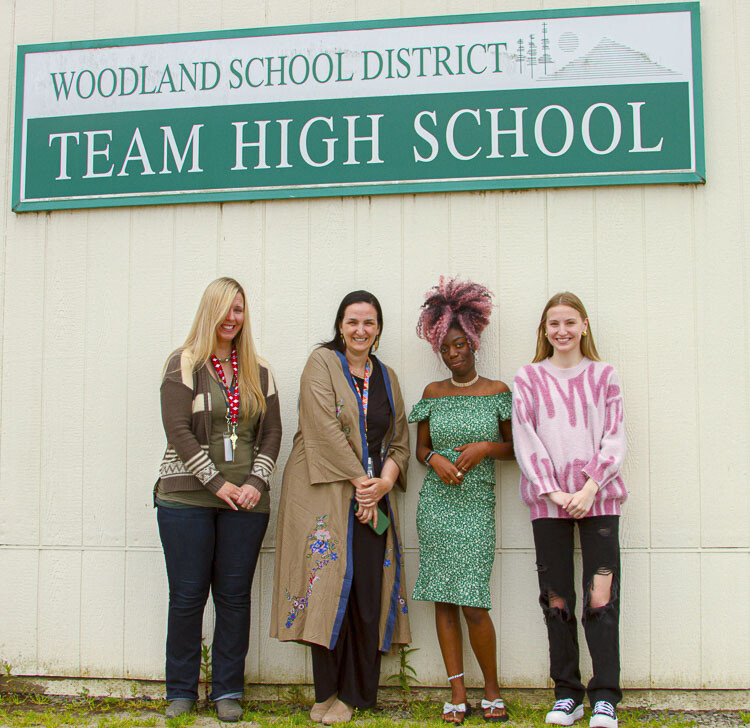 From left to right: Teachers Jillian Domingo and Elizabeth Vallaire. Photo courtesy Woodland School District