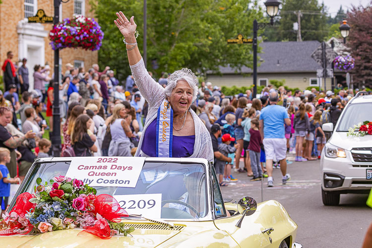 Camas Days Royal Queen Molly Coston waves to the crowd during Saturday’s parade. Photo by Mike Schultz