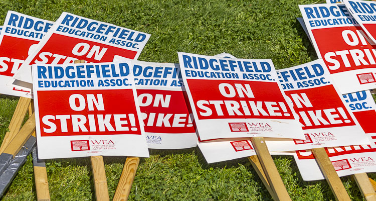 The Ridgefield teachers’ strike came to an end Sunday when the Ridgefield School District and the Ridgefield Education Association reached a tentative agreement. School will be back in session Monday. Photo by Mike Schultz