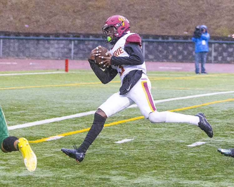 Aiden Miller hauled in this 32-yard touchdown pass to give Prairie a 7-0 lead late in the second quarter. Photo by Mike Schultz