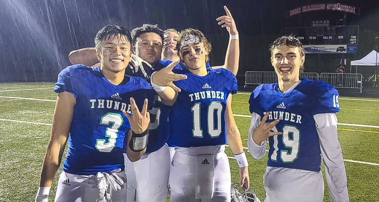 The Mountain View Thunder celebrate their tiebreaker victory Monday night to qualify for the Week 10 state preliminary round playoffs. Photo by Paul Valencia