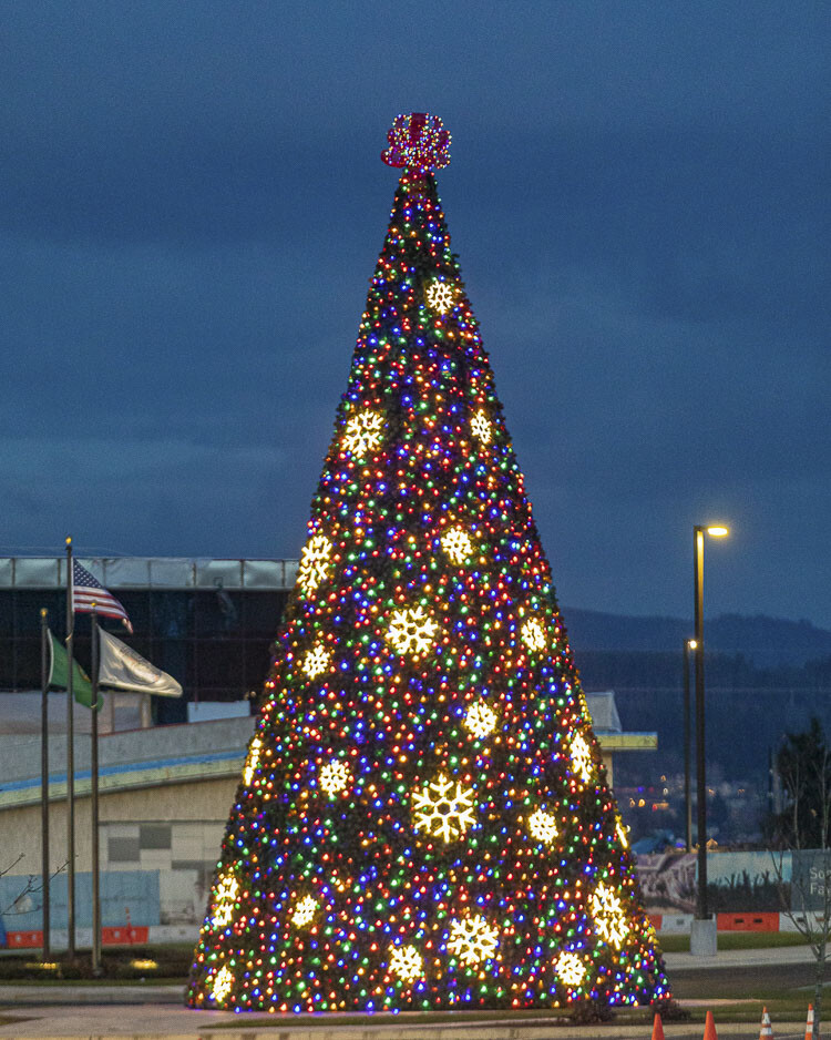 Ilani Casino Resort Christmas Tree. Photo by Mike Schultz
