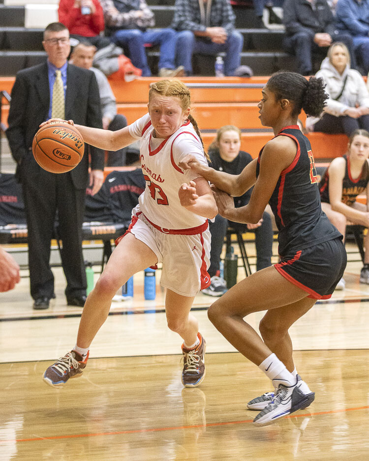 Addison Harris was determined to help the Camas Papermakers reach the state quarterfinals. Harris scored 19 points in Camas’ 52-48 victory over Kamiakin. Photo by Mike Schultz