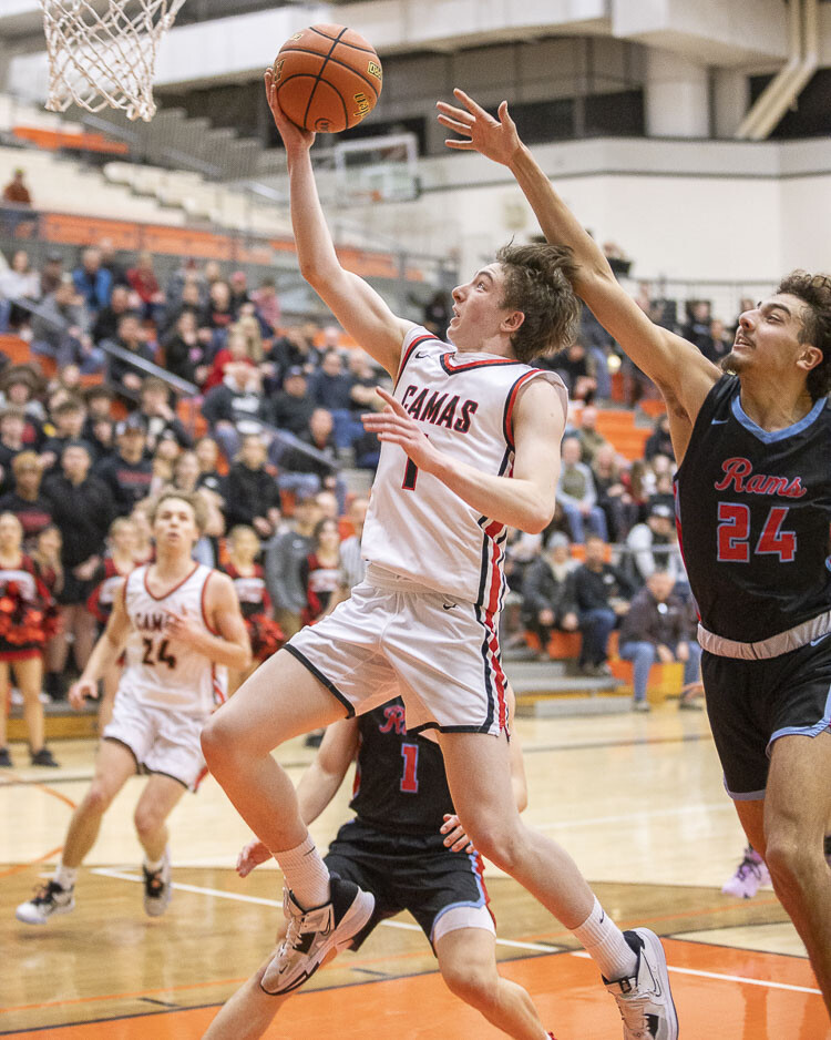 Beckett Currie, shown here last week at regionals, scored 21 points Friday morning, leading Camas to a 77-57 victory over Skyline to advance to Trophy Day at the Class 4A state boys basketball tournament. Photo by Mike Schultz