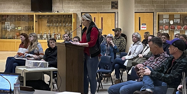 La Center parent Justine Stimmel offers her support for the district’s new pronoun policy at Tuesday’s board meeting. Photo courtesy Leah Anaya