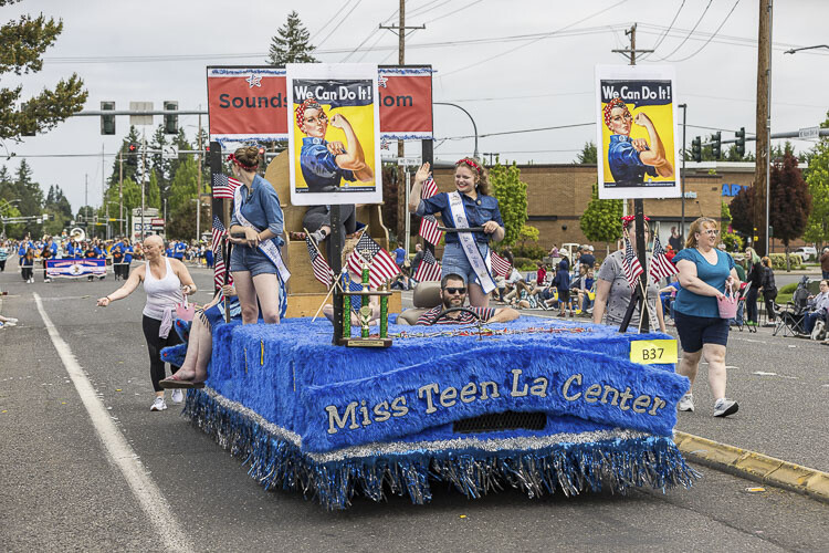 The Miss Teen La Center Pageant float made an appearance Saturday. Photo by Mike Schultz