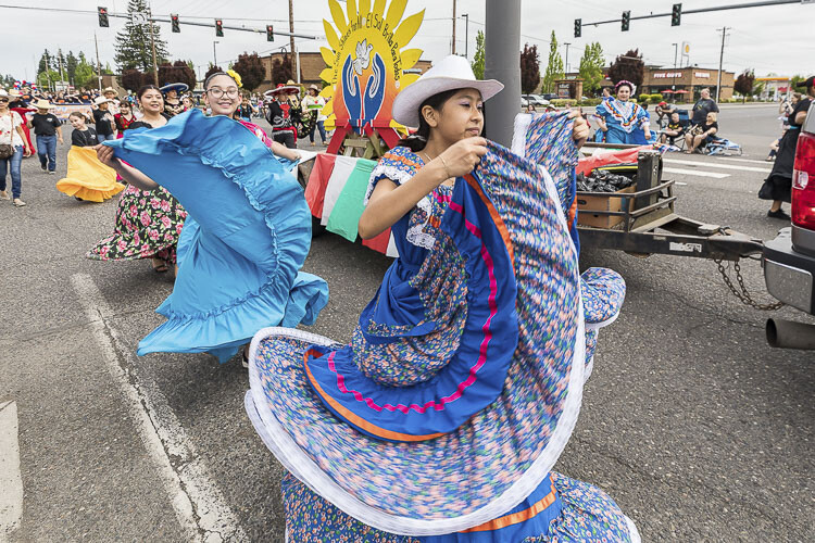 Members of Ballet Folklorico entertain during Saturday’s Hazel Dell Parade of Bands. Photo by Mike Schultz