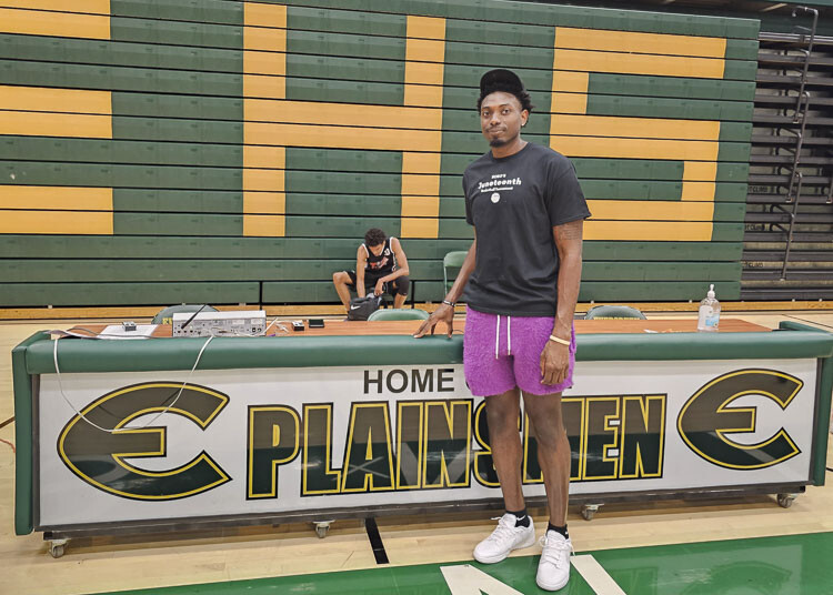 Robert Franks Jr. was in town last week to host a fundraiser basketball tournament at Evergreen High School. Franks, a professional basketball player, shined at Evergreen and then at Washington State University. Photo by Paul Valencia