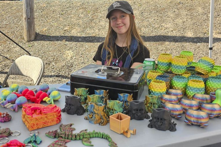La Center Farmer’s Market raises funds for teen center The Loft
