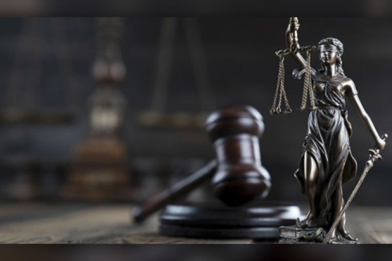 POLL: Should the charges have been dropped against the shoplifting suspect in the incident that led to an assault charge against a Vancouver Police officer?