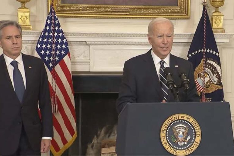 Israeli policy expert blasts Biden for handicapping Israel