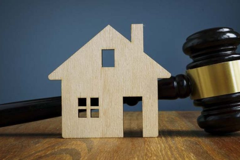 Opinion: Homeowner lives in a car while squatter rents his house as an Airbnb