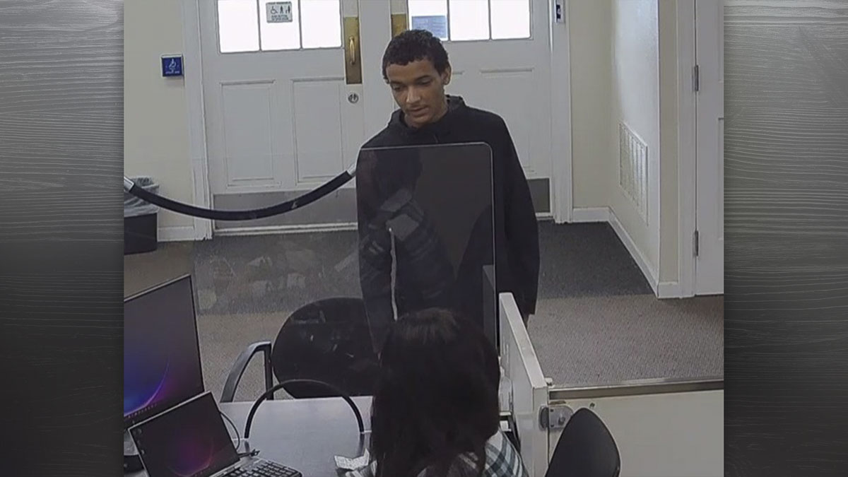 Clark County Sheriff’s Office arrested 22-year-old Elijah Evans in connection with a Vancouver bank robbery, recovering stolen cash and key evidence.