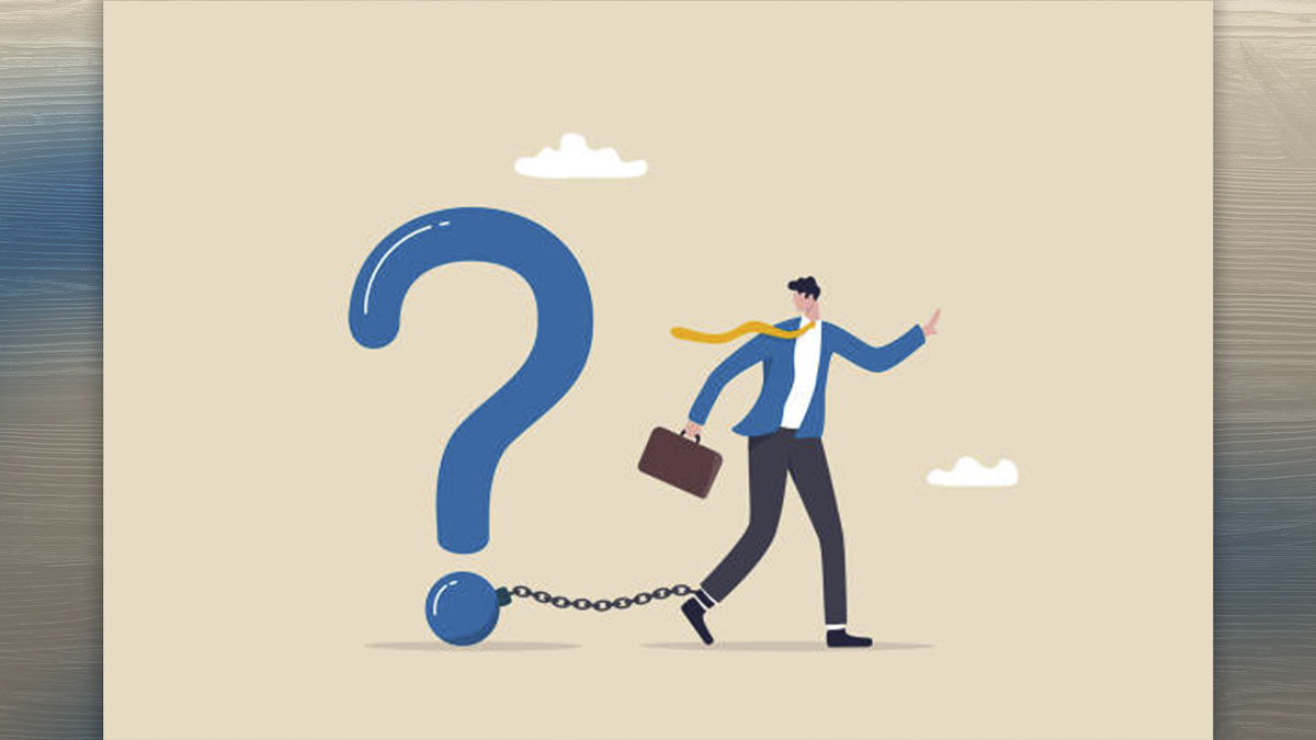 Elizabeth New (Hovde) argues Evergreen school strikes hurt families, noting public strikes are illegal and calling demands that extend closures unacceptable.