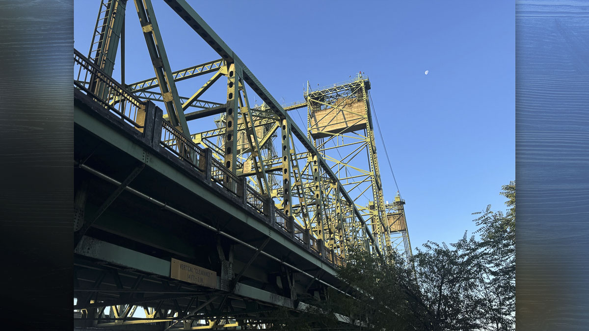 Joe Cortright argues the I-5 Bridge replacement faces the same Coast Guard clearance issues that doomed the Columbia River Crossing, risking delays and federal funding.