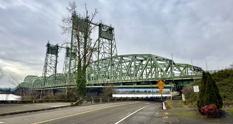 Rep. John Ley highlights transportation architect Kevin Peterson’s proposal for an affordable, high-clearance express bridge designed to ease congestion and improve river crossings in Southwest Washington.