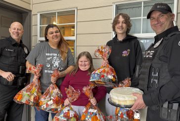 Beyond the Badge: Battle Ground Police serves Thanksgiving meals to local families