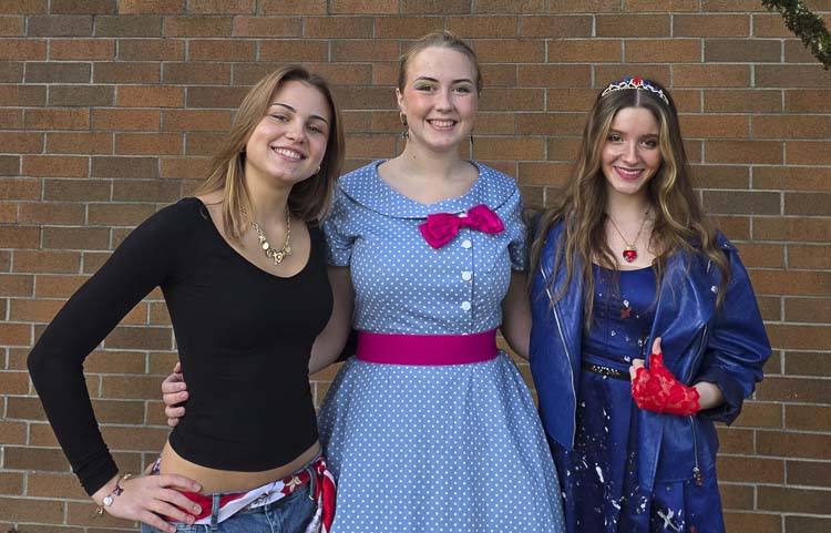 Olivia Isse, Jasmine Idsinga, and Averi Mason say the culture of River HomeLink Theater is so special. Students with different schedules than a traditional school setting must coordinate those schedules to make it work for the theater department. Photo by Paul Valencia