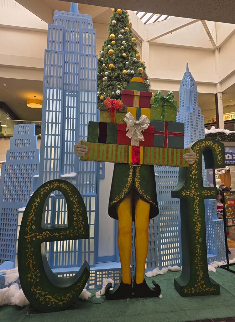 Once again, Elf was the theme at the location to meet Santa Claus at the Vancouver Mall. Photo by Paul Valencia