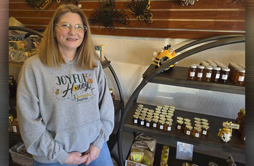 Joy Bochsler’s Battle Ground shop offers honey, equipment, and classes while helping educate the community about protecting pollinators.