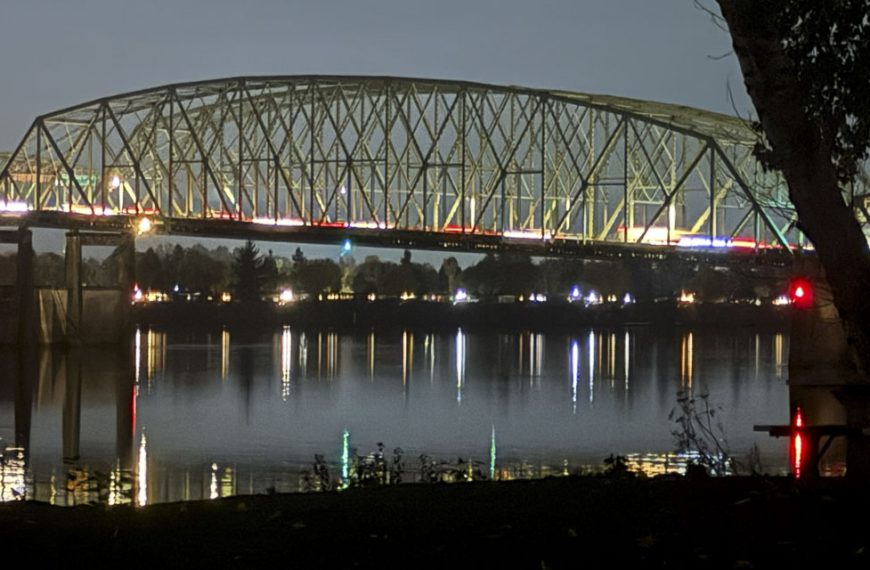 Transportation architect Kevin Peterson outlines why the current I-5 Bridge proposal falls short on mobility, urban design, and transit, and offers alternative solutions including BRT and urban integration improvements.