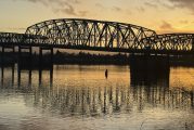 Opinion: The ballooning cost of the I-5 bridge between Oregon and Washington is unjustified