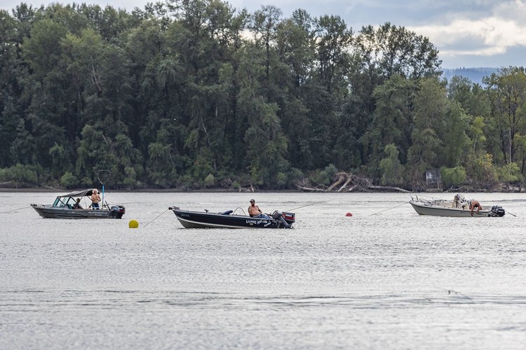 WDFW opens additional spring Chinook retention days May 22–25 on the mainstem Columbia River.