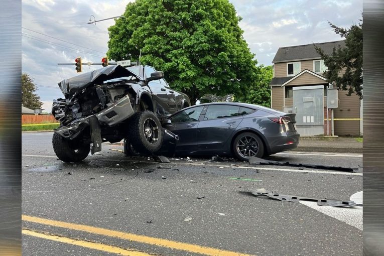 Driver injured in Orchards area collision