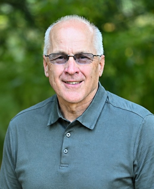 Jon Girod of Quail Homes receives Learn Here Legacy Honor.
